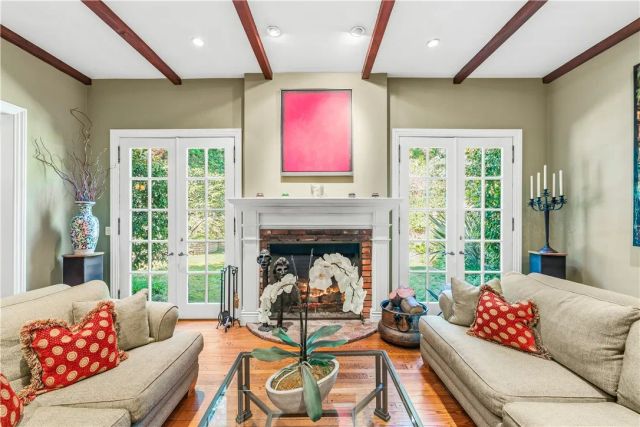 1821 Mandeville Canyon, Los Angeles, CA 90049