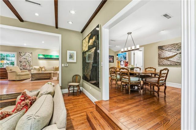 1821 Mandeville Canyon, Los Angeles, CA 90049