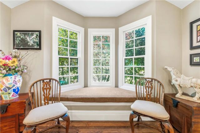 1821 Mandeville Canyon, Los Angeles, CA 90049