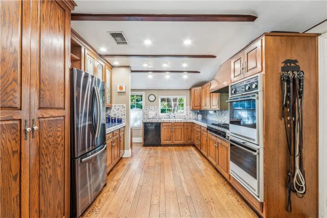 1821 Mandeville Canyon, Los Angeles, CA 90049