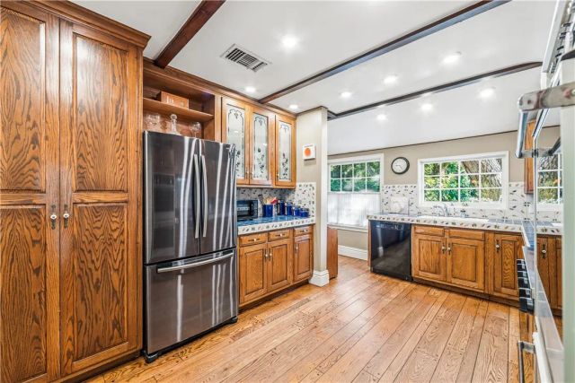 1821 Mandeville Canyon, Los Angeles, CA 90049