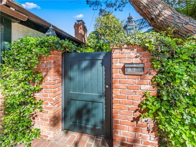 1821 Mandeville Canyon, Los Angeles, CA 90049