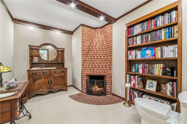 1821 Mandeville Canyon, Los Angeles, CA 90049