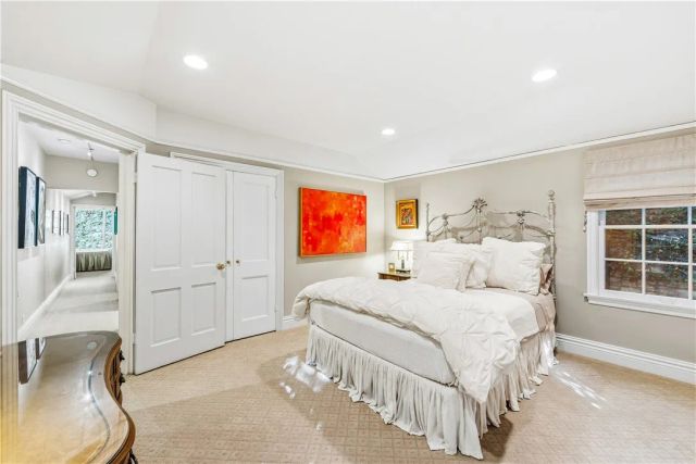 1821 Mandeville Canyon, Los Angeles, CA 90049