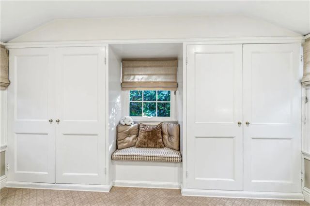 1821 Mandeville Canyon, Los Angeles, CA 90049