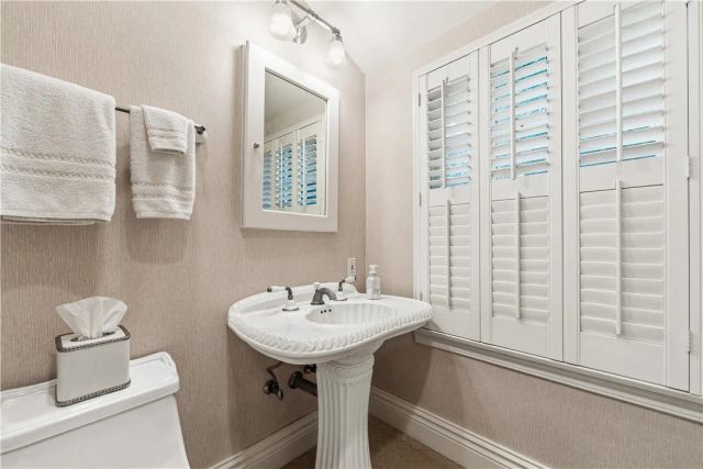 1821 Mandeville Canyon, Los Angeles, CA 90049