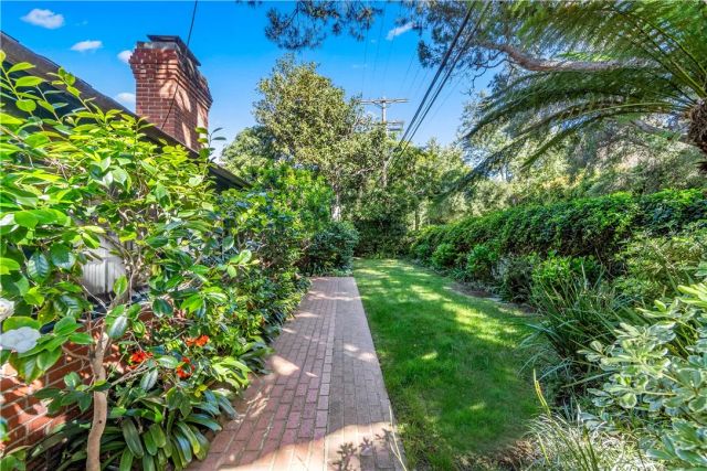 1821 Mandeville Canyon, Los Angeles, CA 90049