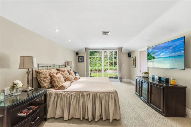 1821 Mandeville Canyon, Los Angeles, CA 90049