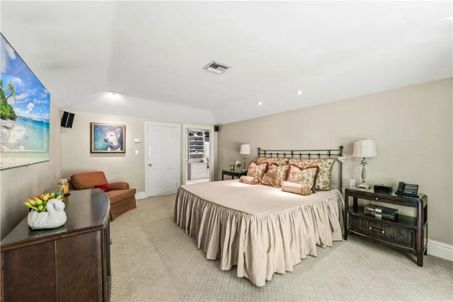 1821 Mandeville Canyon, Los Angeles, CA 90049