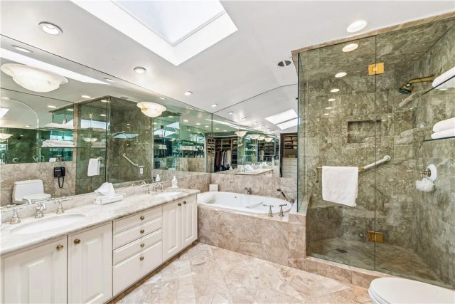 1821 Mandeville Canyon, Los Angeles, CA 90049