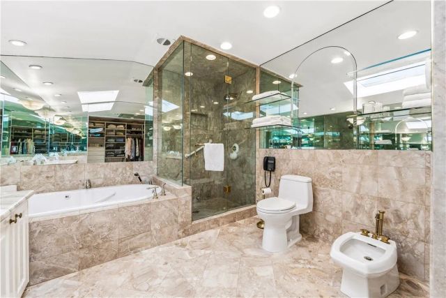 1821 Mandeville Canyon, Los Angeles, CA 90049