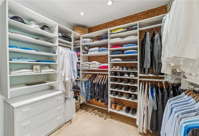 1821 Mandeville Canyon, Los Angeles, CA 90049