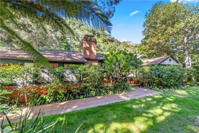 1821 Mandeville Canyon, Los Angeles, CA 90049