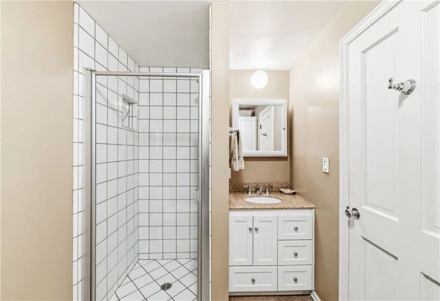 1821 Mandeville Canyon, Los Angeles, CA 90049