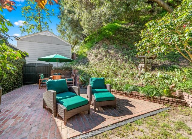 1821 Mandeville Canyon, Los Angeles, CA 90049