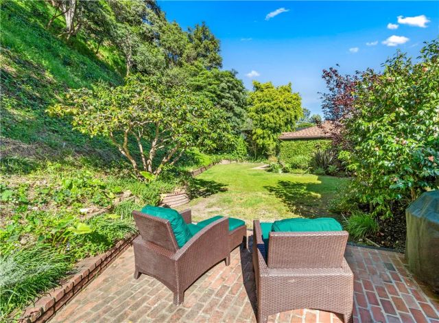 1821 Mandeville Canyon, Los Angeles, CA 90049