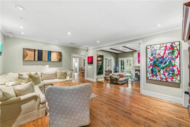 1821 Mandeville Canyon, Los Angeles, CA 90049