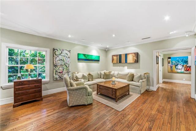 1821 Mandeville Canyon, Los Angeles, CA 90049