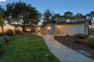 11448 Lochard St, Oakland, CA 94605