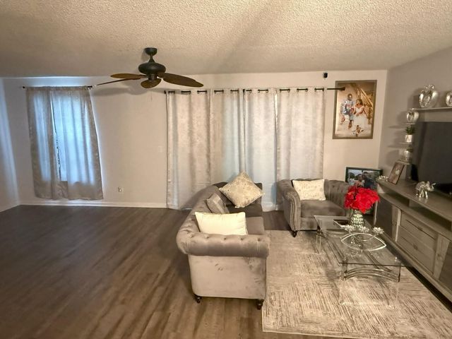 2828 CASITA Way 211, Delray Beach, FL 33445