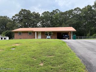916 E College Avenue, Wiggins, MS 39577
