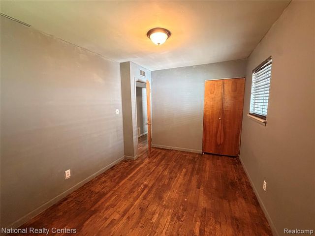 37 E Brooklyn Avenue, Pontiac, MI 48340