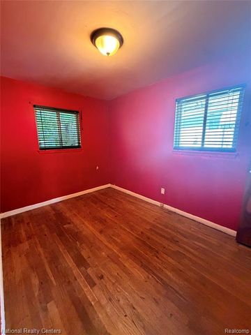 37 E Brooklyn Avenue, Pontiac, MI 48340