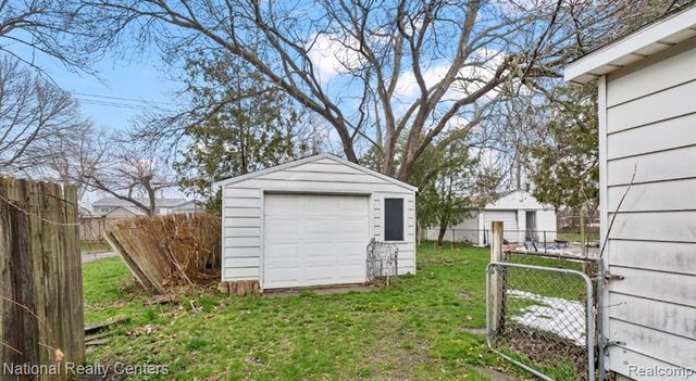 37 E Brooklyn Avenue, Pontiac, MI 48340