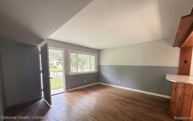 37 E Brooklyn Avenue, Pontiac, MI 48340