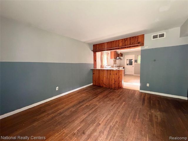 37 E Brooklyn Avenue, Pontiac, MI 48340