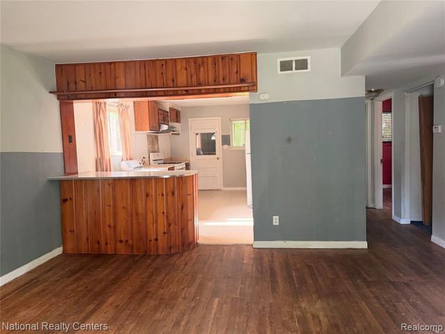 37 E Brooklyn Avenue, Pontiac, MI 48340