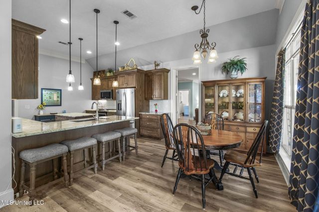 606 Clubhouse Drive, Pearl, MS 39208