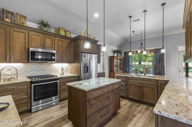 606 Clubhouse Drive, Pearl, MS 39208