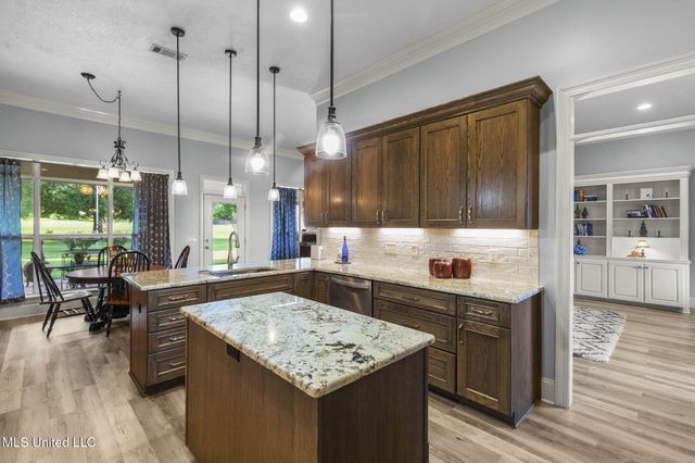 606 Clubhouse Drive, Pearl, MS 39208