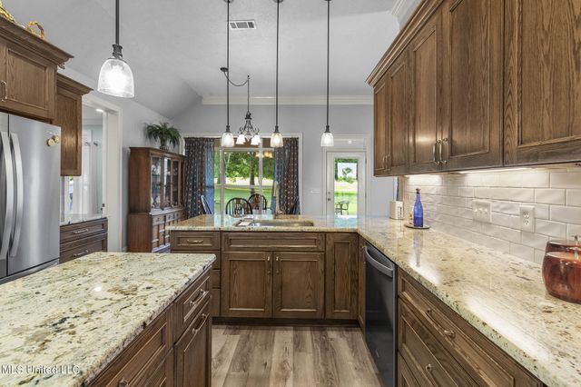 606 Clubhouse Drive, Pearl, MS 39208
