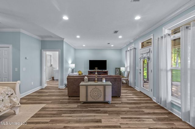 606 Clubhouse Drive, Pearl, MS 39208
