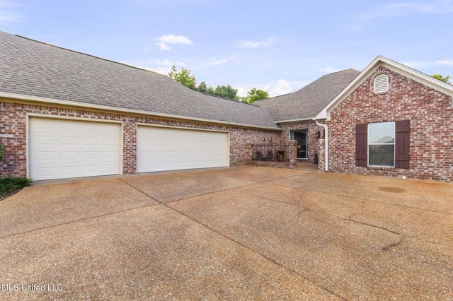606 Clubhouse Drive, Pearl, MS 39208