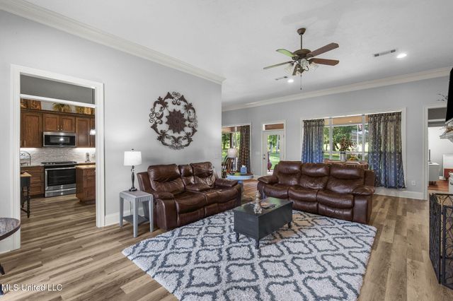 606 Clubhouse Drive, Pearl, MS 39208