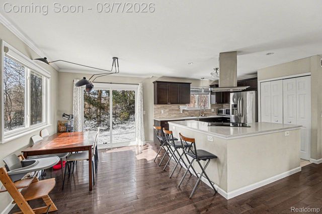 2150 Mapesbury Drive, West Bloomfield Charter Township, MI 48324