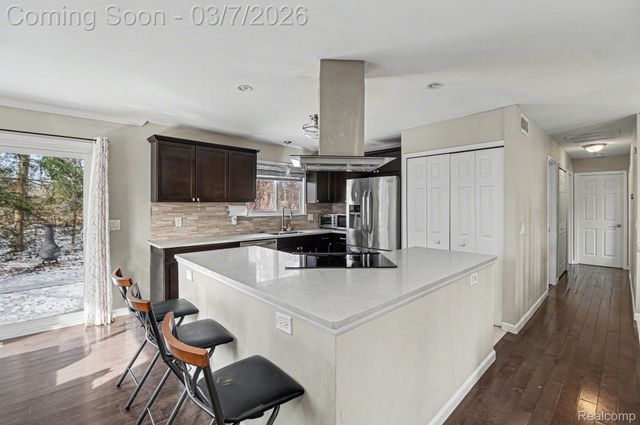 2150 Mapesbury Drive, West Bloomfield Charter Township, MI 48324