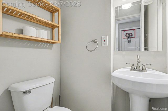 2150 Mapesbury Drive, West Bloomfield Charter Township, MI 48324