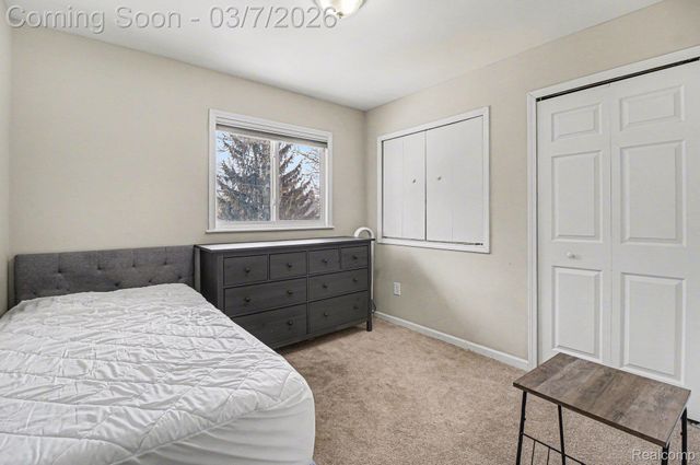 2150 Mapesbury Drive, West Bloomfield Charter Township, MI 48324