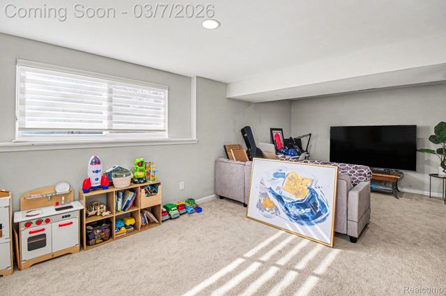 2150 Mapesbury Drive, West Bloomfield Charter Township, MI 48324