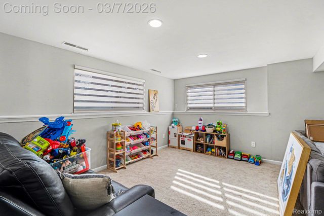 2150 Mapesbury Drive, West Bloomfield Charter Township, MI 48324