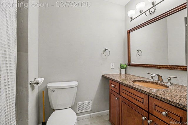 2150 Mapesbury Drive, West Bloomfield Charter Township, MI 48324