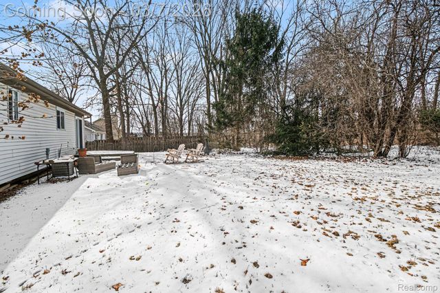 2150 Mapesbury Drive, West Bloomfield Charter Township, MI 48324