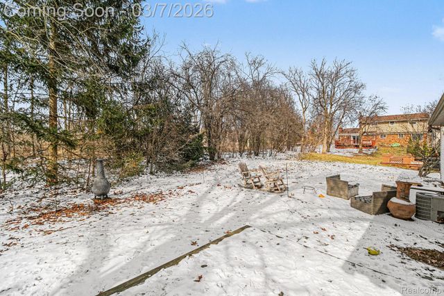 2150 Mapesbury Drive, West Bloomfield Charter Township, MI 48324