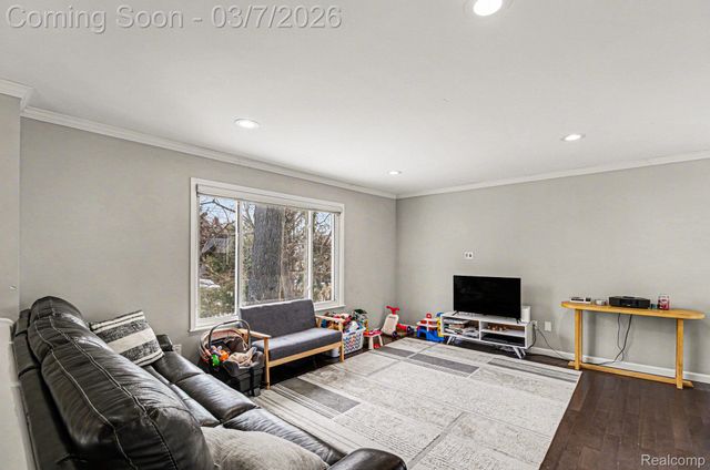 2150 Mapesbury Drive, West Bloomfield Charter Township, MI 48324