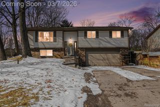 2150 Mapesbury Drive, West Bloomfield Charter Township, MI 48324