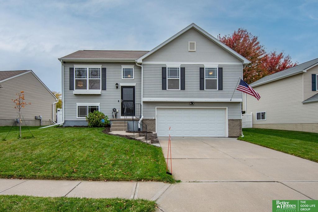 7816 S 161 Street, Omaha, NE 68136